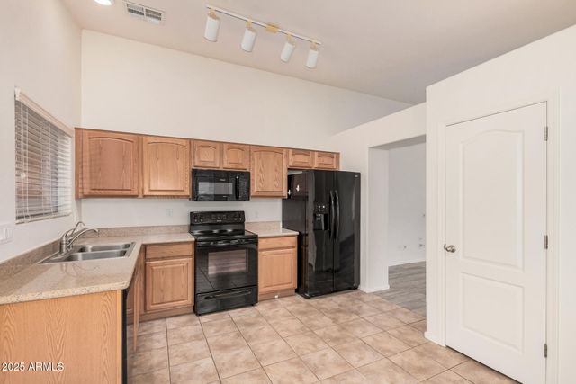 103 S BIRDIE Way, Casa Grande, AZ 85194