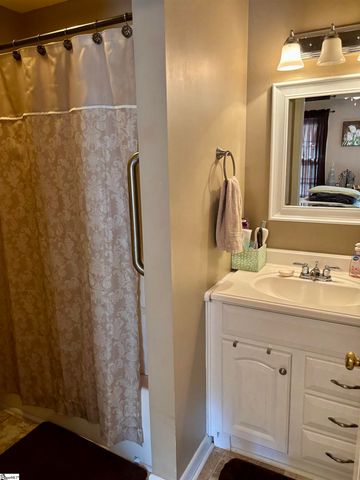 40 Somersett Drive, Spartanburg, SC 29301