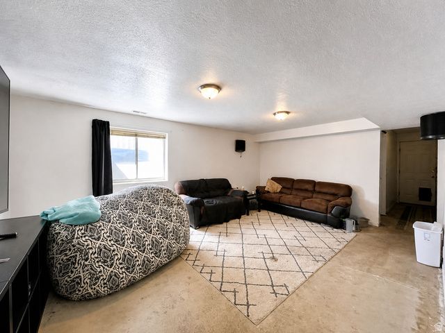 1095 N 2925 W, Layton, UT 84041