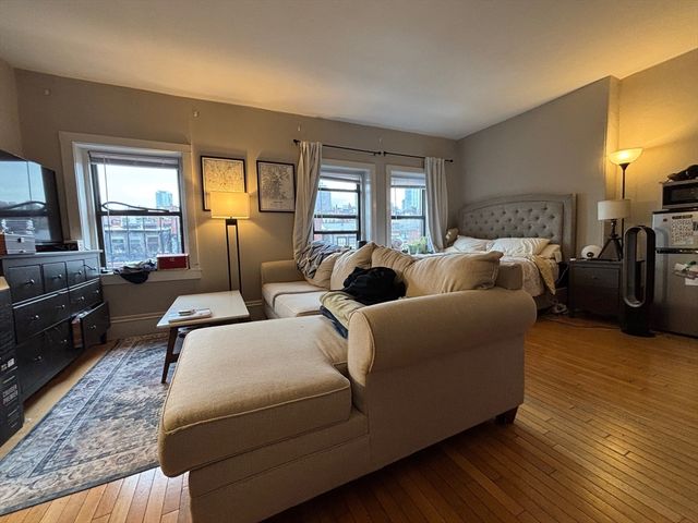 82 Charles St. 4F, Boston, MA 02114