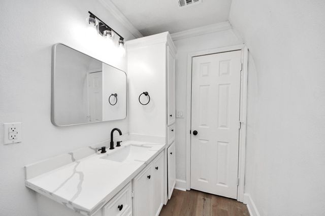 2409 Avenue K, Rosenberg, TX 77471