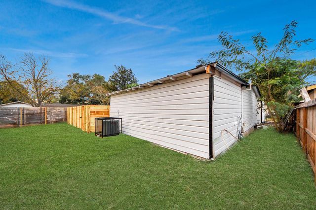 2409 Avenue K, Rosenberg, TX 77471