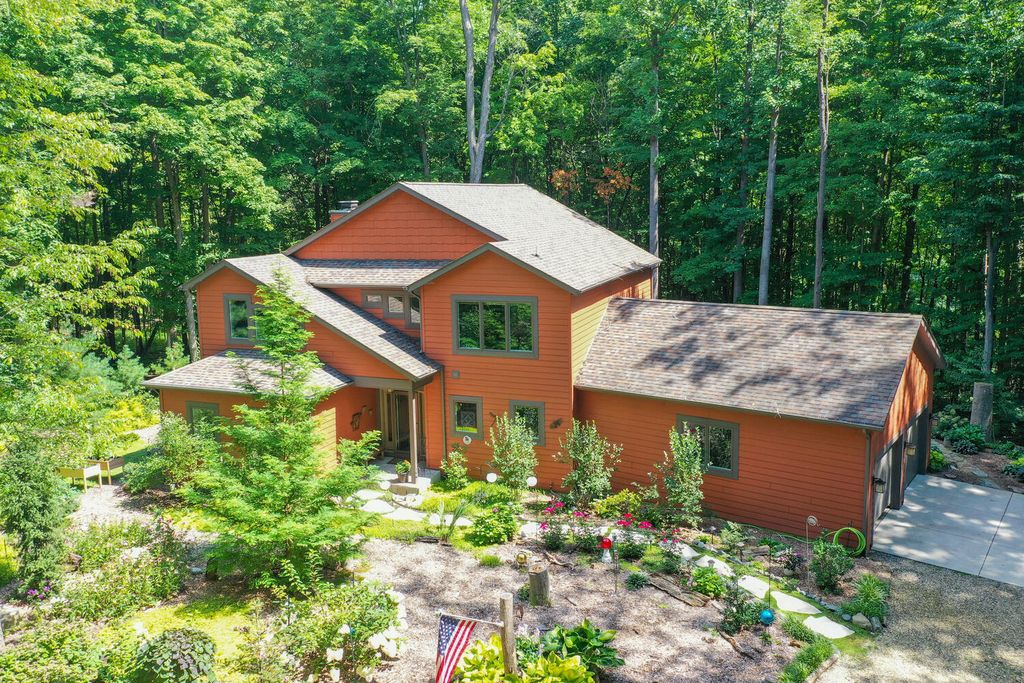 46 Camp Madron Road 46, Buchanan Twp, MI 49107