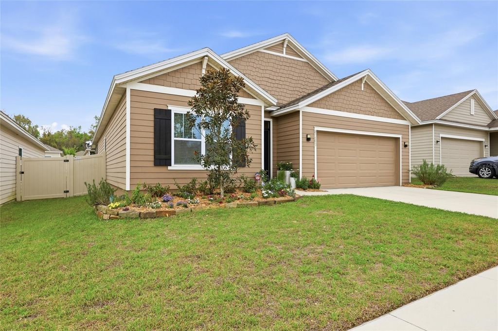 Image 5 of property listing at 8261 SW 60TH AVENUE, Gainesville, FL 32608