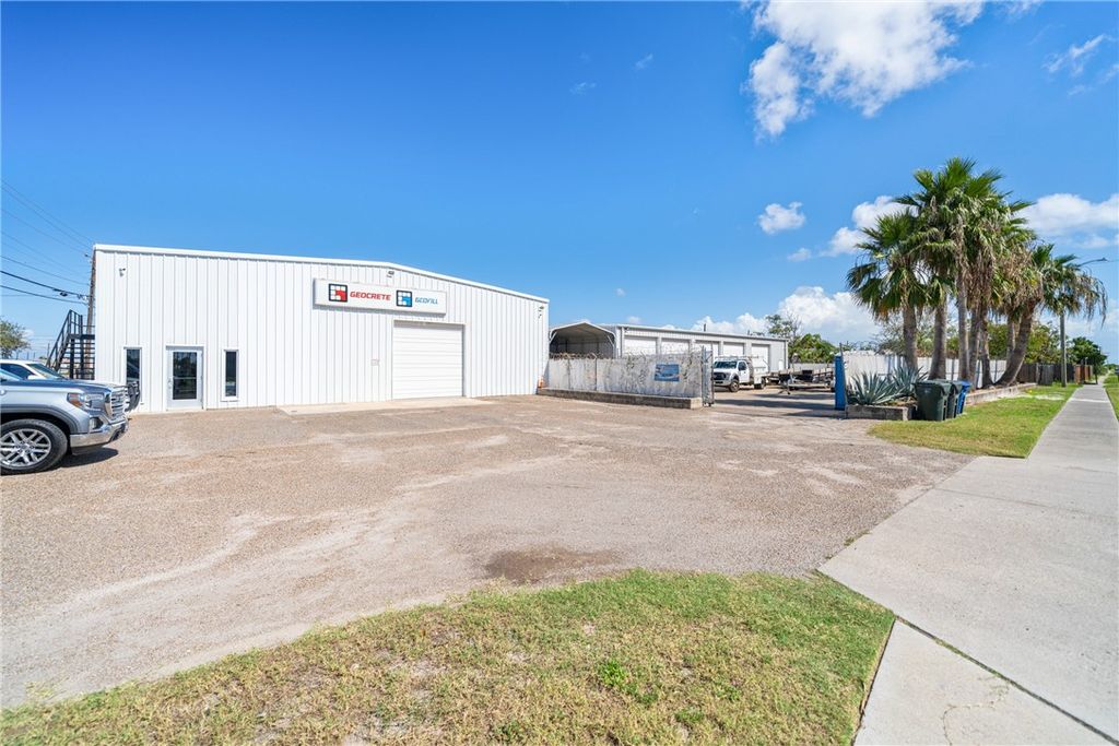 721 Nas Dr, Corpus Christi, TX 78418 — exterior