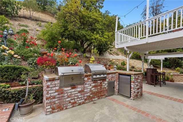 20224 Chapter, Woodland Hills, CA 91364