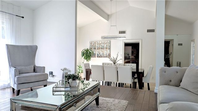 20224 Chapter, Woodland Hills, CA 91364