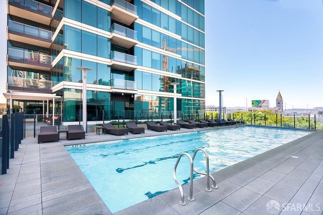 425 1st Street 5901, San Francisco, CA 94105