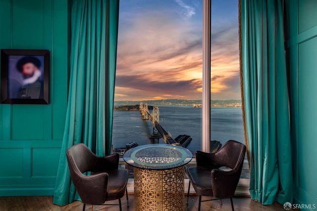 425 1st Street 5901, San Francisco, CA 94105