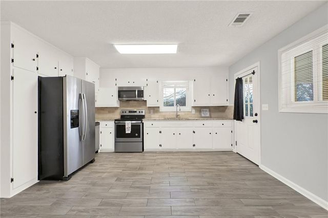 5 Greenbriar Avenue, Cartersville, GA 30120