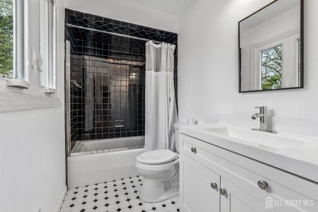 835 Bordentown Avenue, Sayreville, NJ 08872