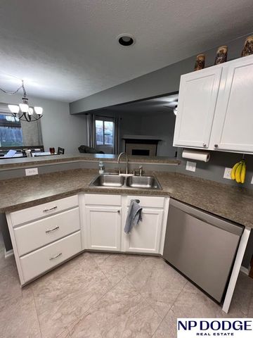 7642 Glynoaks Drive, Lincoln, NE 68516