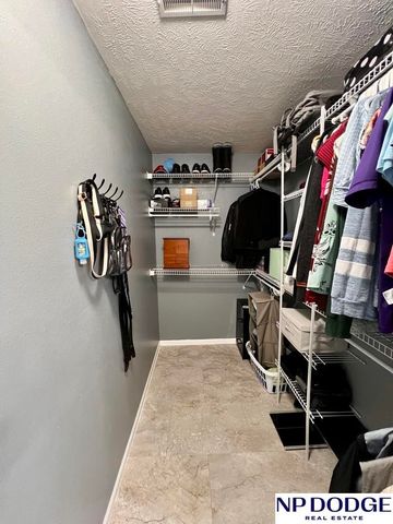 7642 Glynoaks Drive, Lincoln, NE 68516