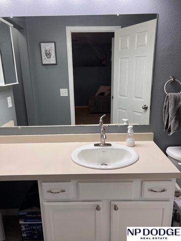 7642 Glynoaks Drive, Lincoln, NE 68516