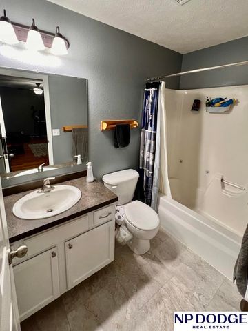 7642 Glynoaks Drive, Lincoln, NE 68516