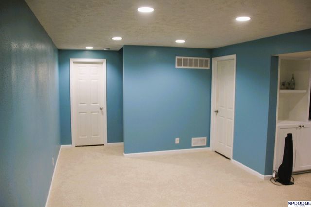 7642 Glynoaks Drive, Lincoln, NE 68516