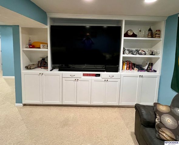 7642 Glynoaks Drive, Lincoln, NE 68516