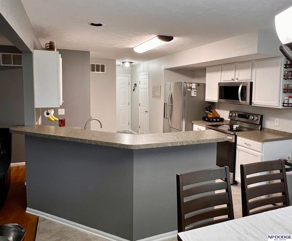 7642 Glynoaks Drive, Lincoln, NE 68516