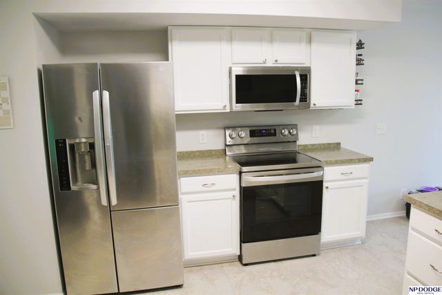 7642 Glynoaks Drive, Lincoln, NE 68516