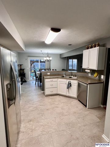 7642 Glynoaks Drive, Lincoln, NE 68516