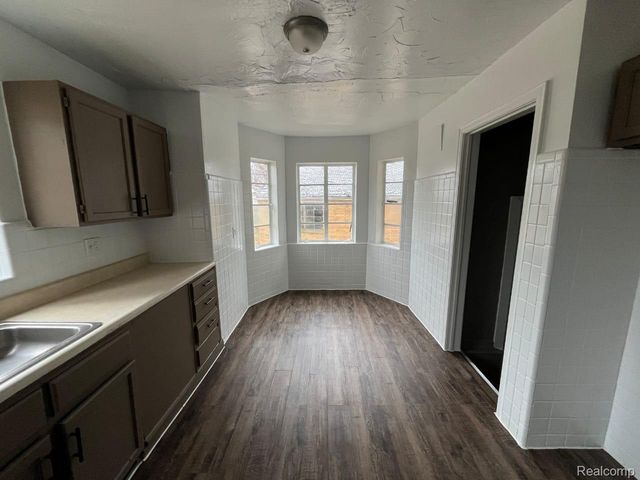 15646 SARATOGA Street, Detroit, MI 48205