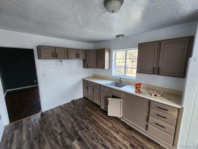 15646 SARATOGA Street, Detroit, MI 48205