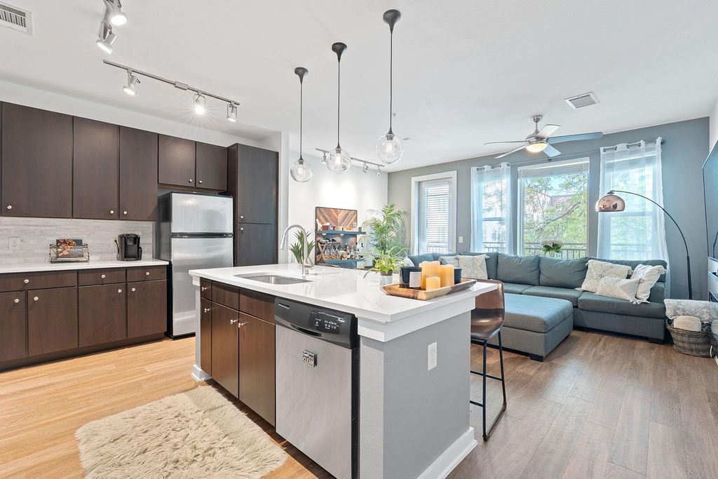 1900 Barton Springs RD 3007, Austin, TX 78704