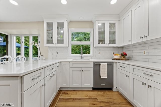 6 White Oak Ln, Montville Twp., NJ 07045