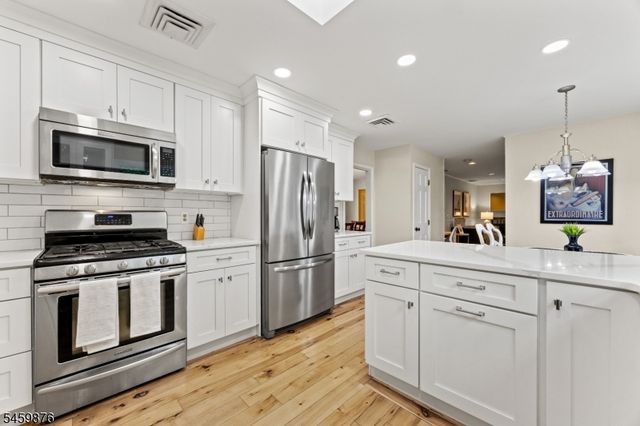 6 White Oak Ln, Montville Twp., NJ 07045