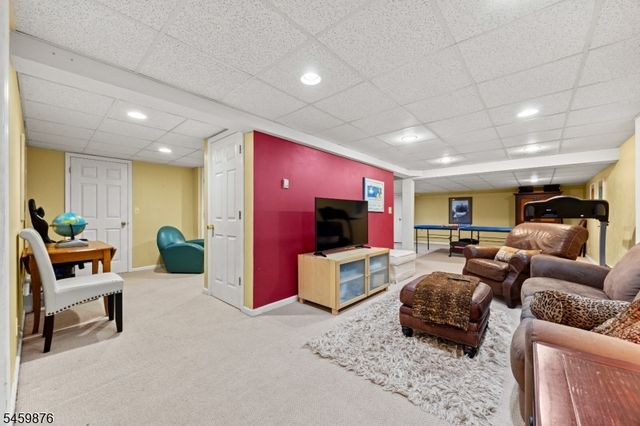 6 White Oak Ln, Montville Twp., NJ 07045
