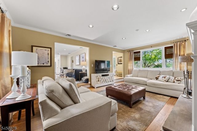 6 White Oak Ln, Montville Twp., NJ 07045