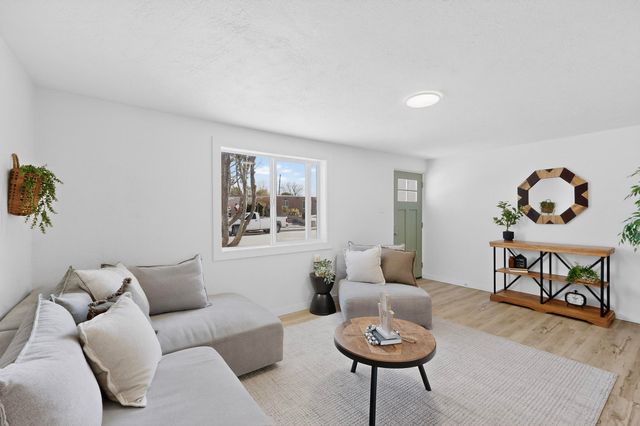 3419 E La Veta Drive NE, Albuquerque, NM 87110