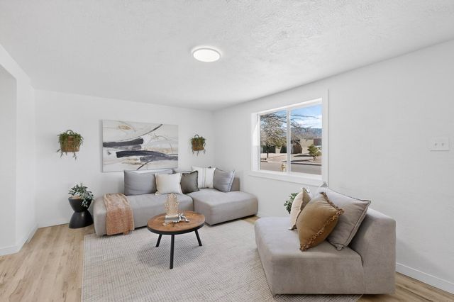 3419 E La Veta Drive NE, Albuquerque, NM 87110