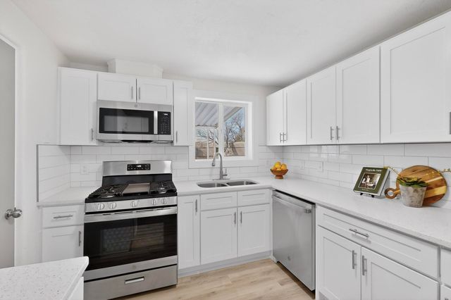 3419 E La Veta Drive NE, Albuquerque, NM 87110