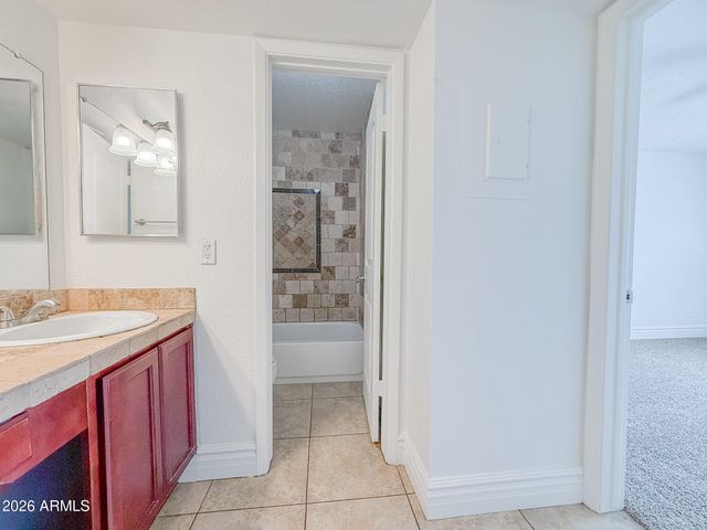 3825 E CAMELBACK Road 215, Phoenix, AZ 85018