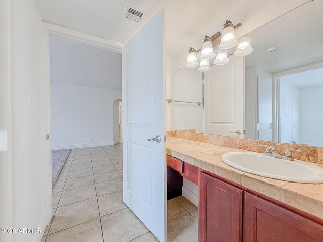 3825 E CAMELBACK Road 215, Phoenix, AZ 85018