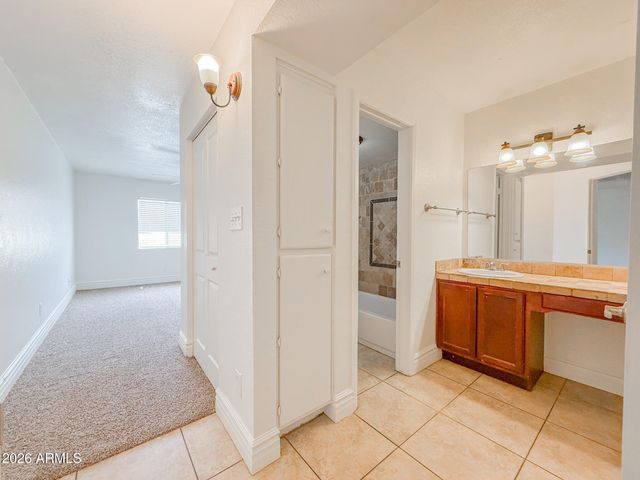 3825 E CAMELBACK Road 215, Phoenix, AZ 85018