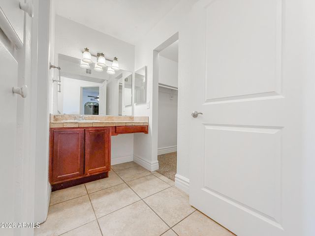 3825 E CAMELBACK Road 215, Phoenix, AZ 85018