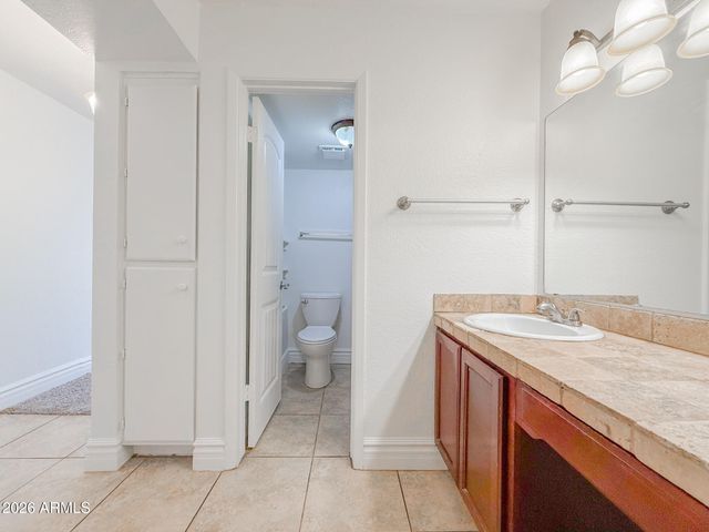 3825 E CAMELBACK Road 215, Phoenix, AZ 85018