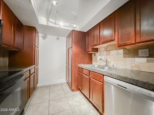 3825 E CAMELBACK Road 215, Phoenix, AZ 85018