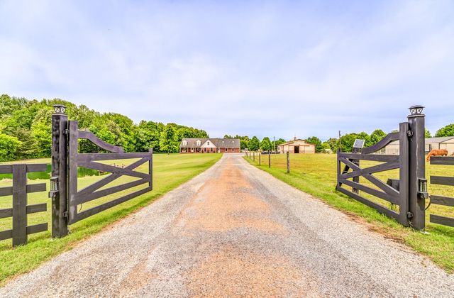 162 GOFORTH VETERANS MEM PKY, Brighton, TN 38011