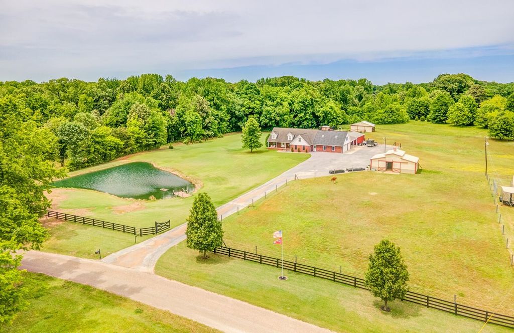 162 GOFORTH VETERANS MEM PKY, Brighton, TN 38011