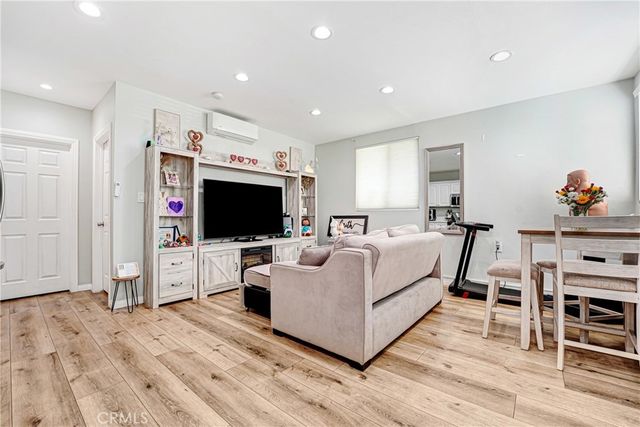 6659 Zelzah Ave, Reseda, CA 91335