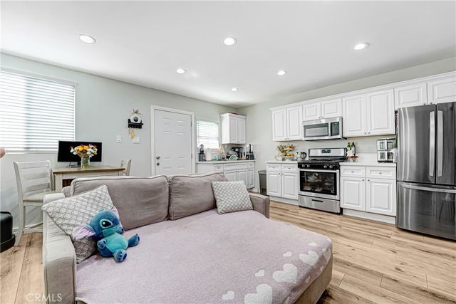 6659 Zelzah Ave, Reseda, CA 91335