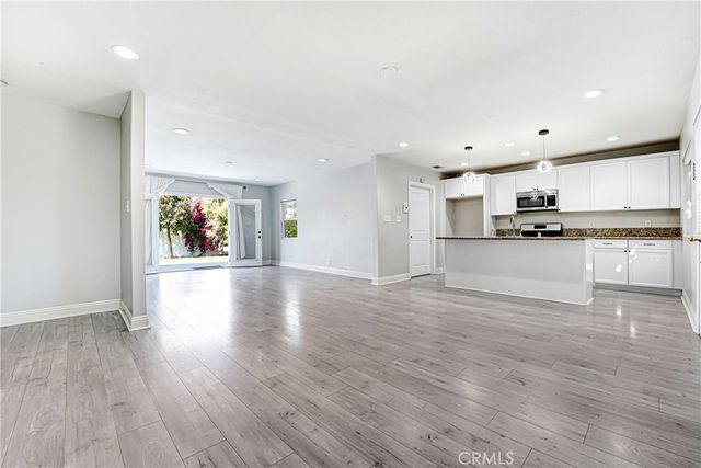 6659 Zelzah Ave, Reseda, CA 91335