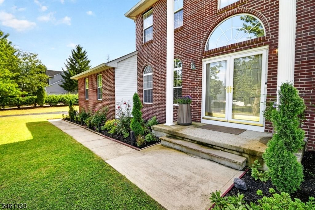 13 Cornelius Way, Franklin Twp., NJ 08873 — photo 4