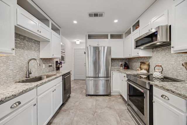 5029 Locke Avenue, Fort Worth, TX 76107