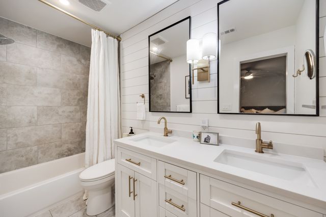 5029 Locke Avenue, Fort Worth, TX 76107