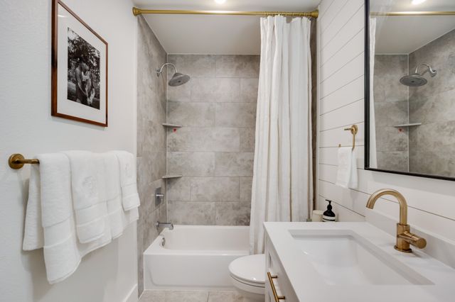 5029 Locke Avenue, Fort Worth, TX 76107