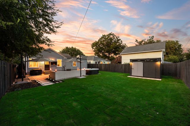 5029 Locke Avenue, Fort Worth, TX 76107